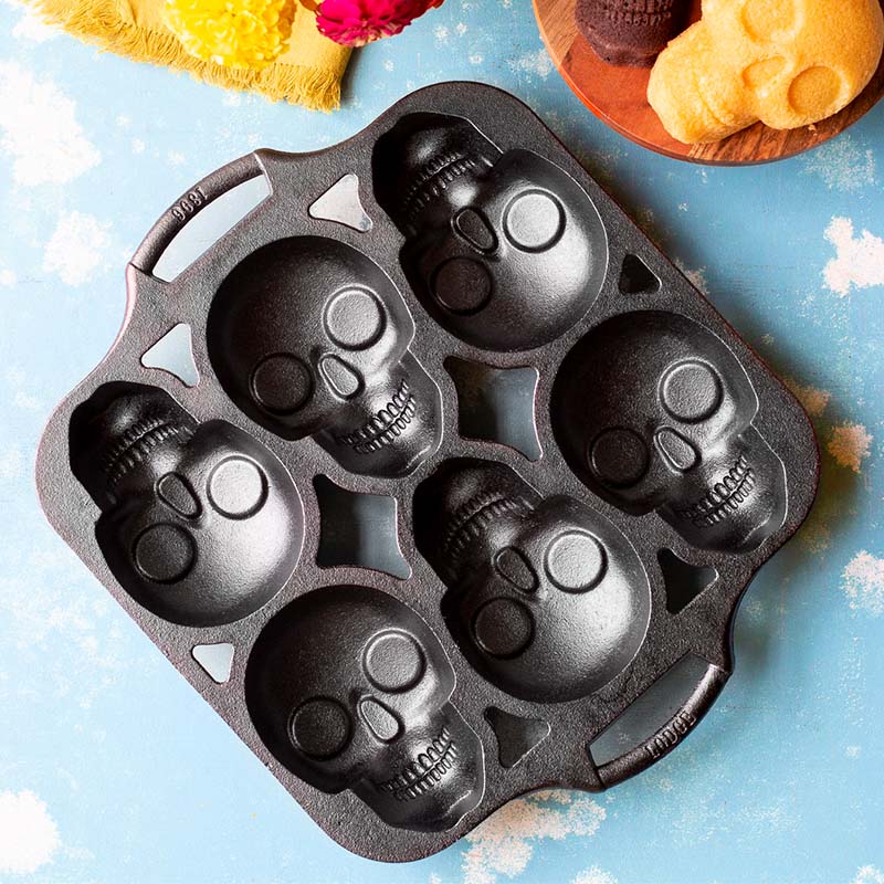 Lodge Skull Mini Cake Pan - Image 4
