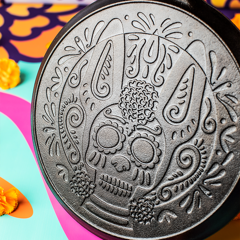 Lodge 10.5 Inch Seasoned Cast Iron Xolo Sugar Skull Griddle - Image 4