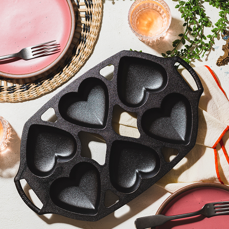 Lodge Seasoned Cast Iron Heart Mini Cake Pan - Image 5
