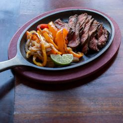 Alternative view of Lodge Fajita Set