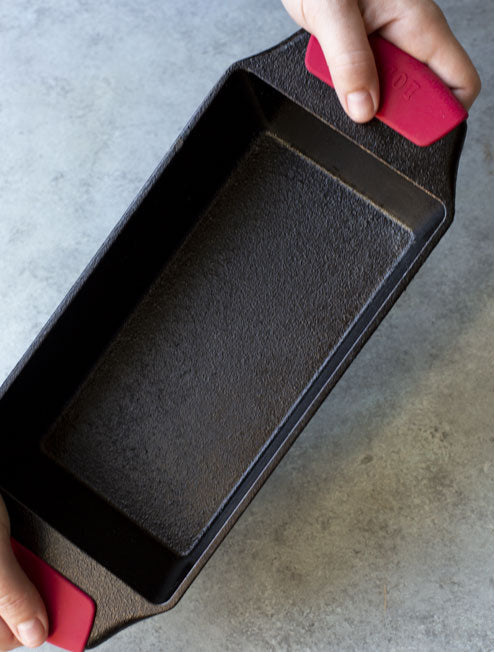 Lodge Silicone Bakeware Grips - Image 6