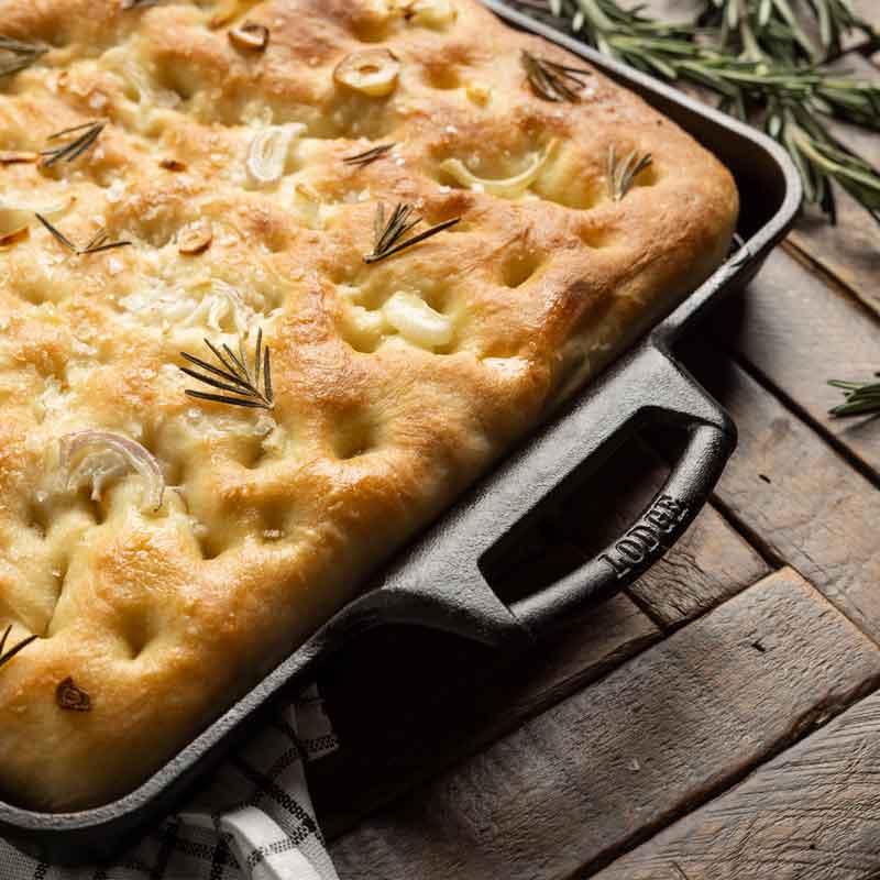 Lodge 15.5 x 10.5 Inch Seasoned Cast Iron Baking Pan - Image 3