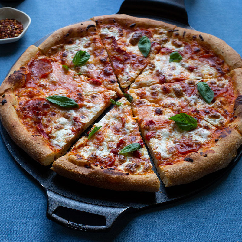 Lodge 15 Inch Seasoned Cast Iron Pizza Pan - Image 3