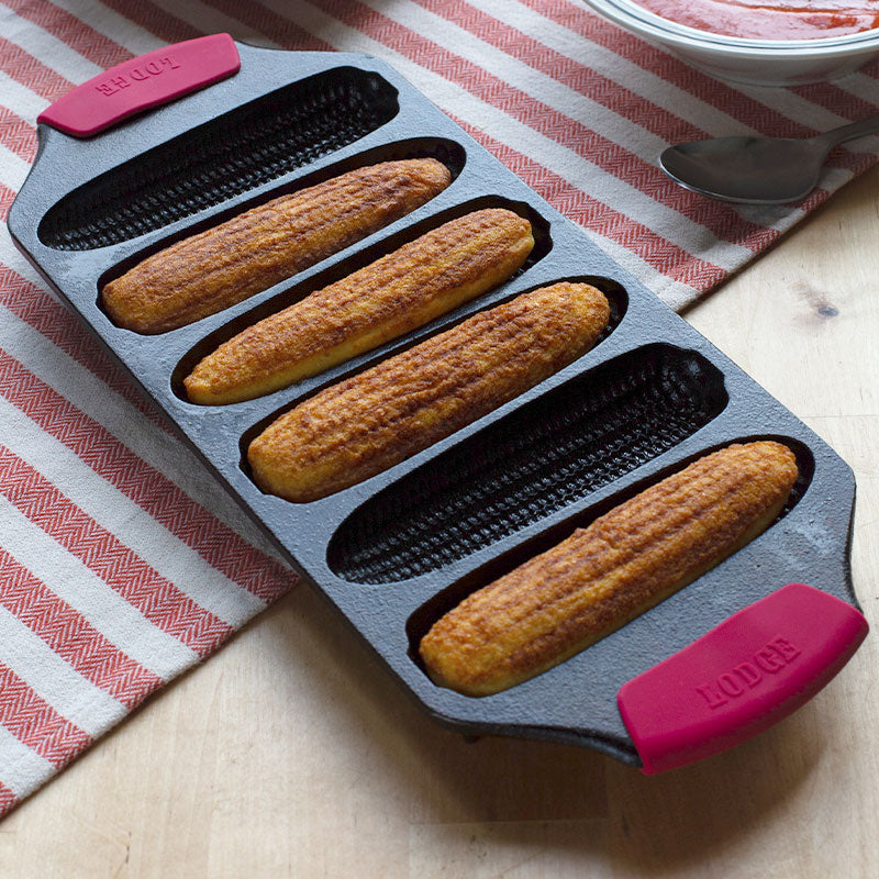 Lodge Silicone Bakeware Grips - Image 5