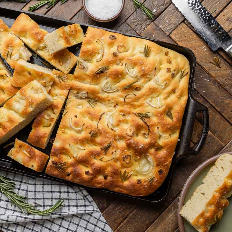 Lodge 15.5 x 10.5 Inch Seasoned Cast Iron Baking Pan - Image 4