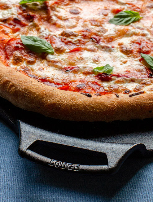 Lodge 15 Inch Seasoned Cast Iron Pizza Pan - Image 4