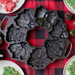 Lodge Seasoned Cast Iron Holiday Wreath Pan