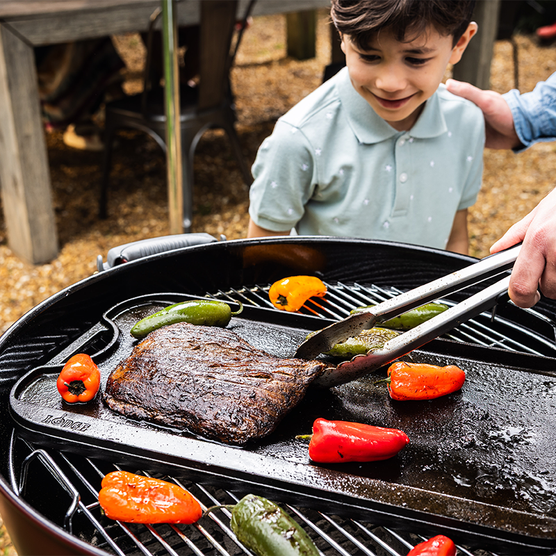 Lodge 20 x 10.5 Inch Pro-Grid Reversible Grill/Griddle - Image 3