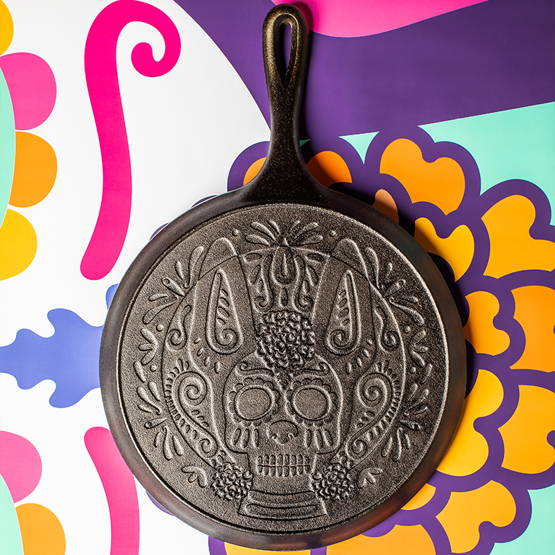 Lodge 10.5 Inch Seasoned Cast Iron Xolo Sugar Skull Griddle - Image 5